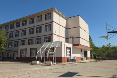 Orhangazi'deki meslek lisesinin yıkımına başlandı