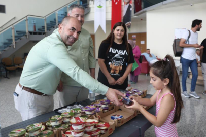 Yüzme eğitimini tamamlayan çocuklara sertifika