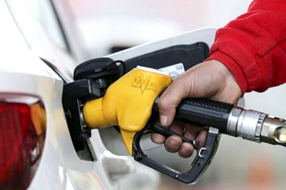 Benzine peş peşe zam
