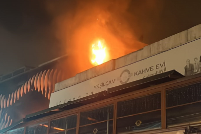Alışveriş Merkezi Alevlere Teslim Oldu