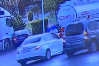 Kontrolsüz yola çıkan otomobil, tır tarafından sürüklendi