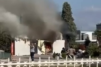 Bir anda patlayan trafo paniğe sebep oldu