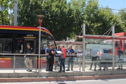 Kayseri'de  Acı Olay! Tramvayın Çarptığı Genç Kadın Ağır Yaralandı
