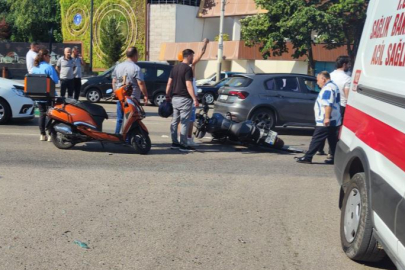 Motosiklet ambulansa çarptı: 1 yaralı