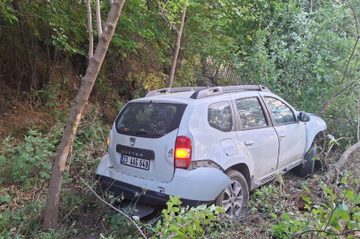 Otomobil Bahçeye Uçtu: 2 Kişi Ölümden Döndü