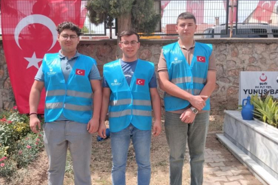 Bursalı gençler şehitliği temizlediler