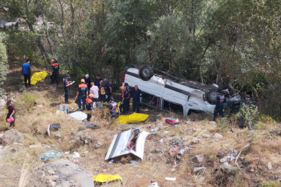 Minibüs şarampole uçtu: 4 ölü, 10 yaralı