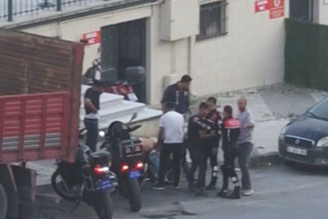 Polisin ayırdığı taraflar durmadı: Atılan taş kavga ettiği kişinin kafasına isabet etti