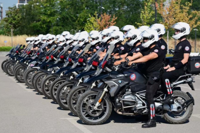 Bursa'da 60 Motosikletli Polis Timi Temel Eğitim Kursunu Tamamladı