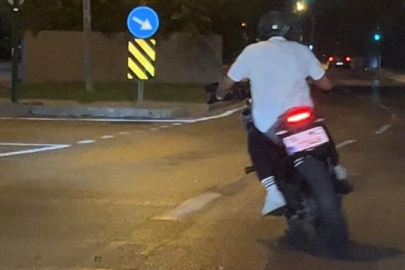 Drift atarak trafiği tehlikeye sokan motosikletli kamerada