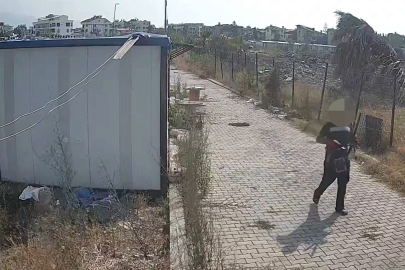4 Hırsız Kameraya Yakalandı