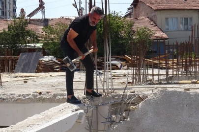 Kendi inşaatını ihbar eden müteahhit balyozla beton testi yaptı