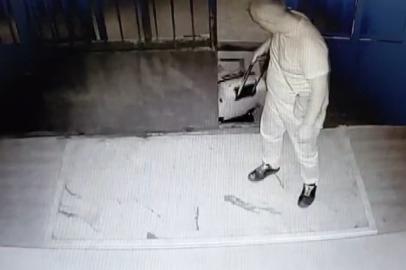Manisa'da cami cami dolaşan ayakkabı hırsızı takiple yakalandı