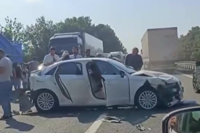 İki ayrı noktada 8 araç zincirleme kazaya karıştı