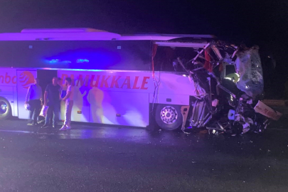 Düzce Gümüşova'da Otobüs ile Çekici Çarpıştı, 9 Kişi Yaralandı