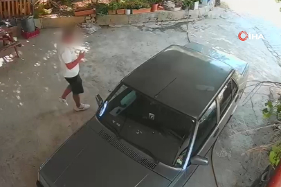 Kadına ait otomobile satır ve bıçakla zarar verdi: O anlar kamerada