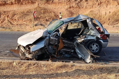 Otomobiller çarpıştı: 3 ölü, 3 yaralı
