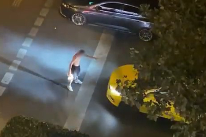 Taşkınlık çıkaran yabancı uyruklu adam mahalleli tarafından tekme tokat dövüldü