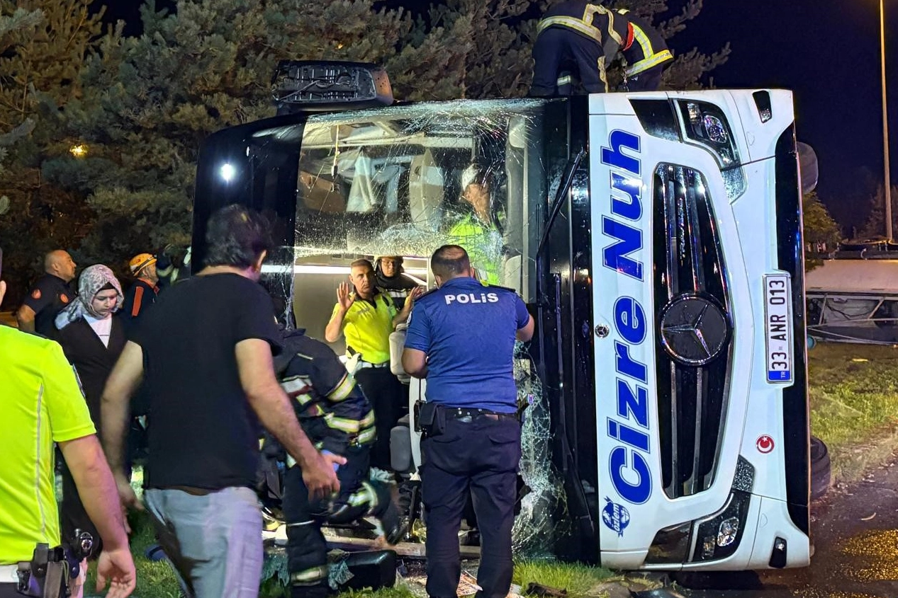 Yolcu otobüsü ile yakıt tankeri taşıyan tır çarpıştı: Yaklaşık 30 yaralı