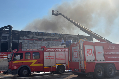 Elyaf Fabrikası Alevlere Teslim Oldu