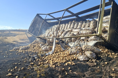 Patates Yüklü Kamyon Alev Alev Yandı