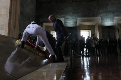 Cumhurbaşkanı Erdoğan başkanlığındaki devlet erkanı, Anıtkabir'i ziyaret etti