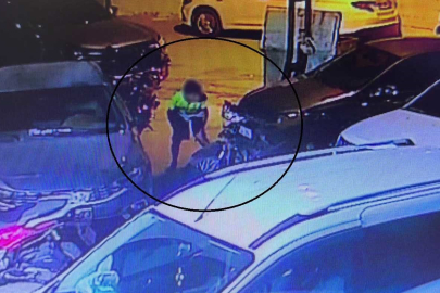 Pusuya Yatarak Motosikleti Çaldı