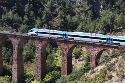 "Test süreçleri başarıyla devam eden Milli Elektrikli Hızlı Tren'imiz saatte 250 kilometre hıza ulaştı"