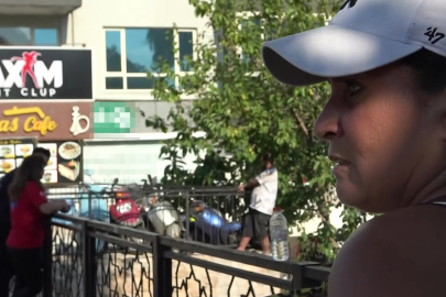 "O ikna olmadan gitmeyeceğim" diyen turist kadın, ikna çalışmalarını pür dikkat izledi
