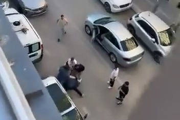 Trafik durdu, cadde ringe döndü