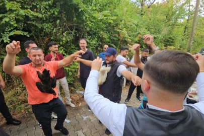 Bursa'da asırlık düğün geleneği: 200 metreyi 4 saatte geçtiler