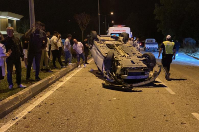 Kamyonetle çarpışan otomobil takla attı: 2 yaralı