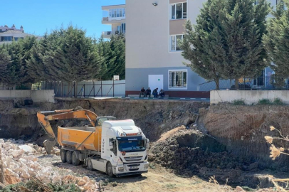 Okulun yanındaki inşaat, bahçesinin çökmesine sebep oldu