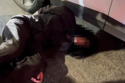 Ters yola girdi, ortalığı birbirine kattı: Gazetecilere tükürdü, polis aracına saldırdı