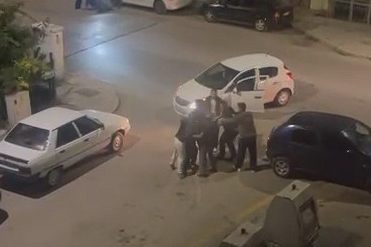 Sokak Ortasında Bıçaklı Saldırı