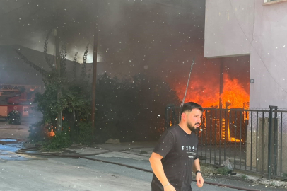 Antalya’da ev ve depo alevlere teslim oldu