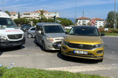 Bursa'da kavşakta iki otomobil çarpıştı: 1 yaralı