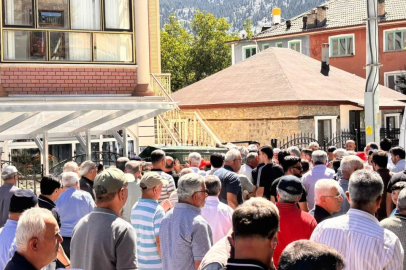 Kaskına arı giren motosikletli yayaya çarptı: 1 ölü, 1 yaralı