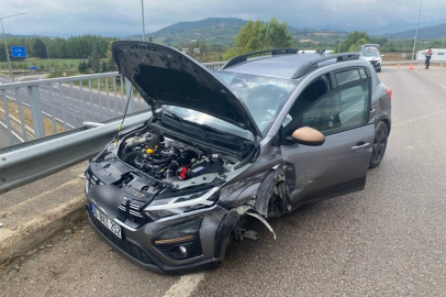 Kontrolden çıkan araç bariyerlere çarptı: 2 yaralı