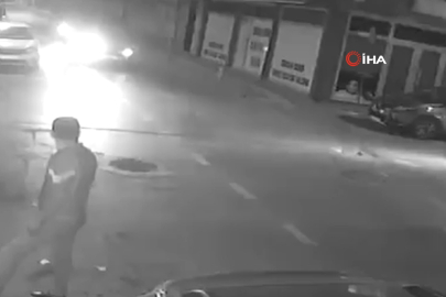 Otomobil ile motosiklet çarpıştı