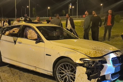 İki Otomobil Çarpıştı: 2 Yaralı