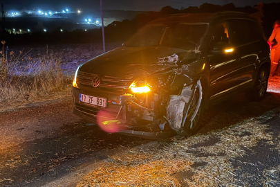 Otomobil saman yüklü traktöre çarptı: 1 kişi ölümden döndü