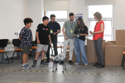 Ortaokul ve lise öğrencileri BTÜ'de robotlarla tanıştı