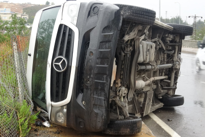 Servis Minibüsü Devrildi: 1 Yaralı
