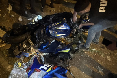 Yolun bittiğini fark etmeyince motosikleti ile boş alana uçtu