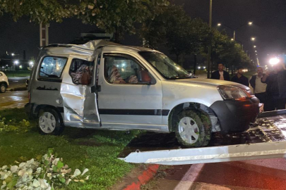 Bursa’da kontrolden çıkan araç ağaca çarptı: 2 yaralı