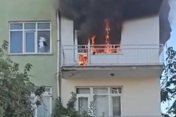 Binanın 3’üncü Katı Alevlere Teslim Oldu