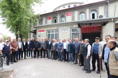 CAMİ DUVARLARI KALKIYOR, MAHALLEYLE BULUŞUYOR