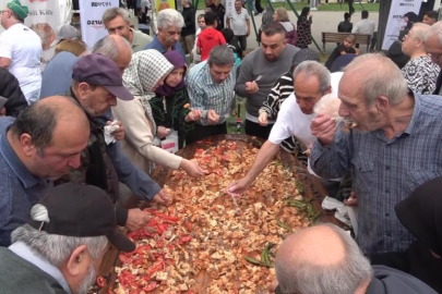 Üç metrelik tabakta Bursa kebabı ikramı