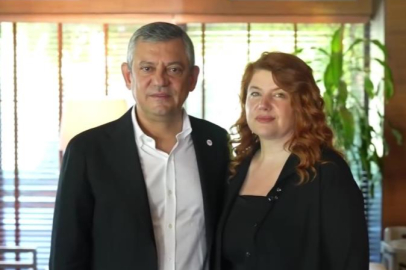 Özgür Özel, geri çevirdiği börek için Canan Uzer ile aynı sofrada buluştu